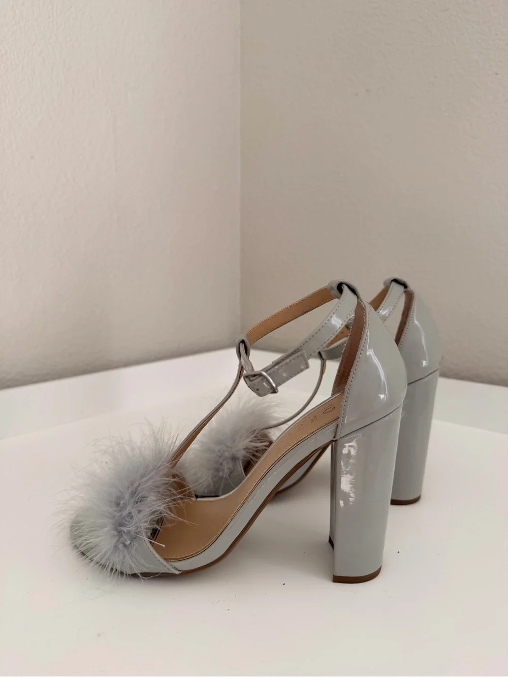 London Dune (Topshop) Light Gray Feather T‑Strap Block Heels